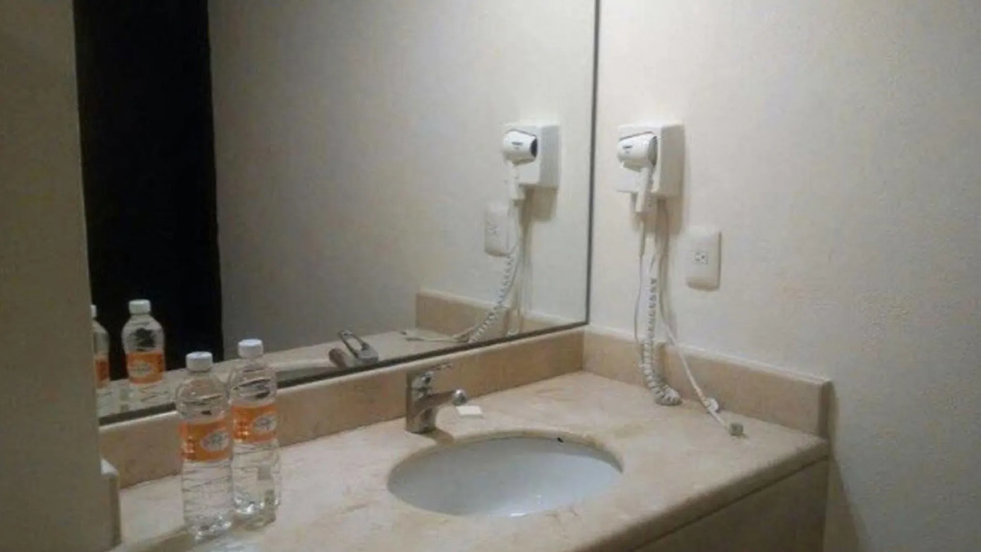 Hotel Bonampak Cancun 3*,